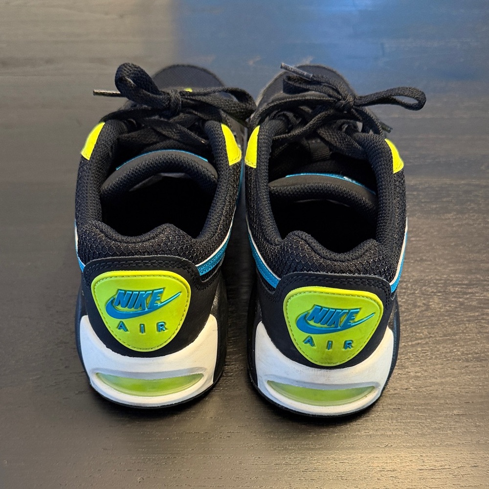 Nike Air Max IVO Sneakers - Black - Picture 4 of 6